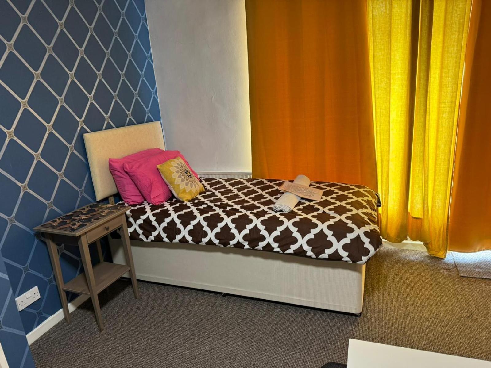 Gatwick Star Night Stay - Gatwick Кролі Екстер'єр фото