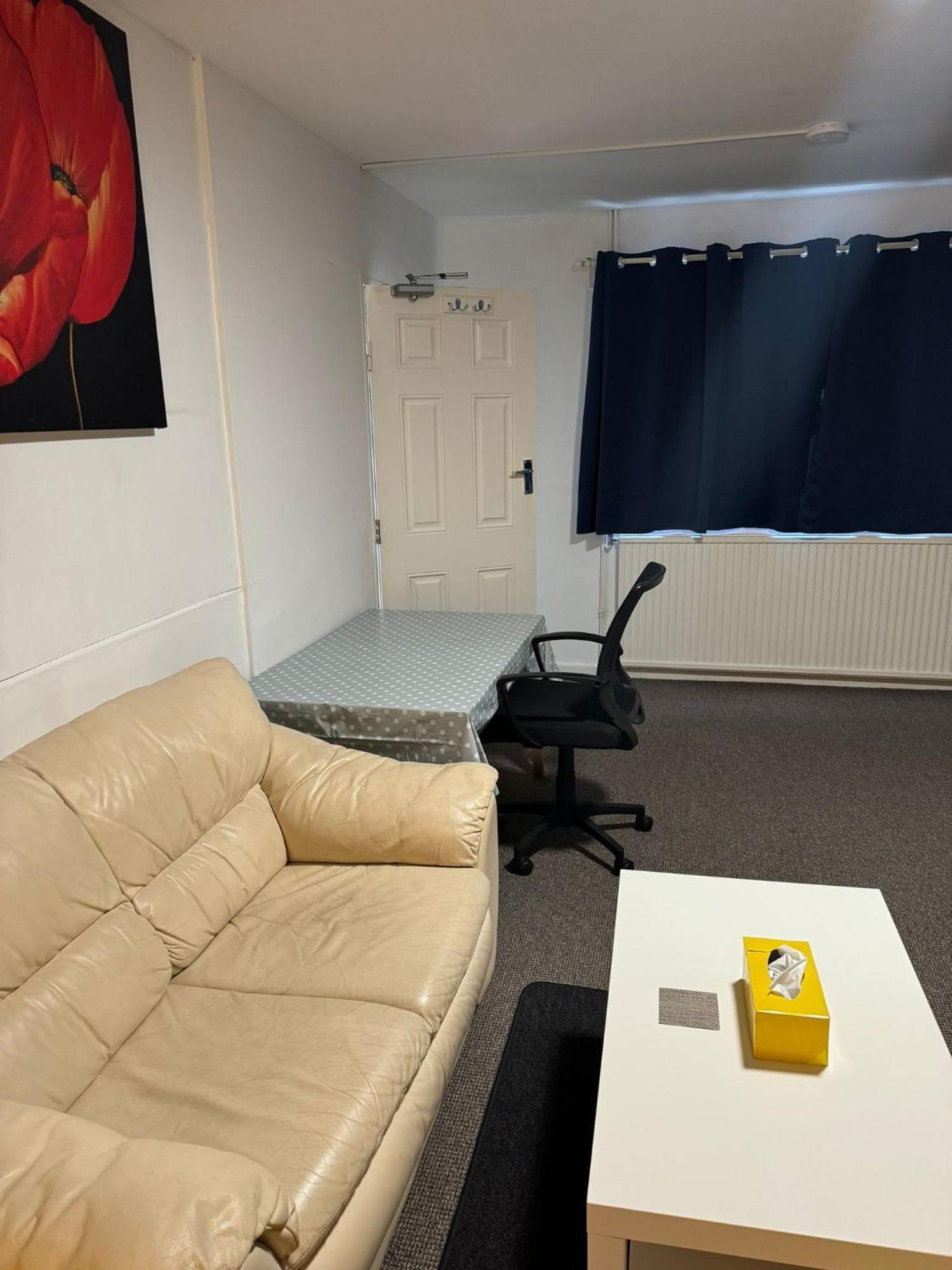 Gatwick Star Night Stay - Gatwick Кролі Екстер'єр фото