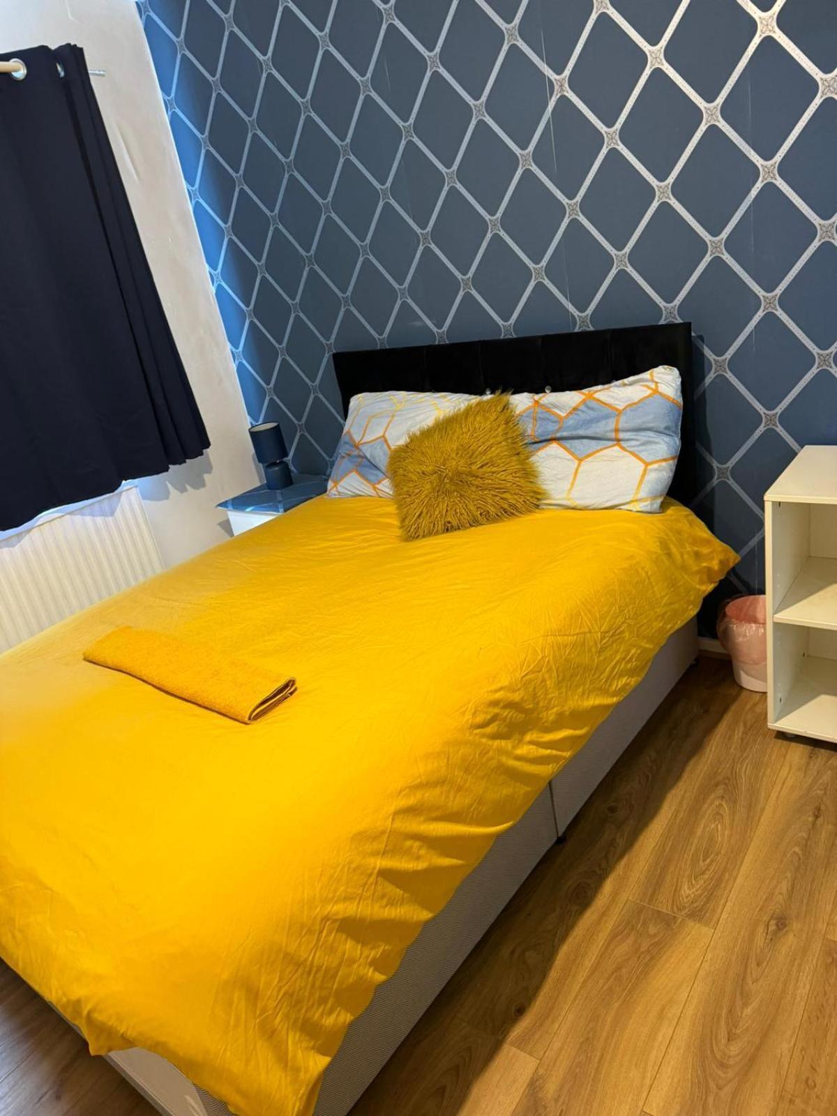 Gatwick Star Night Stay - Gatwick Кролі Екстер'єр фото