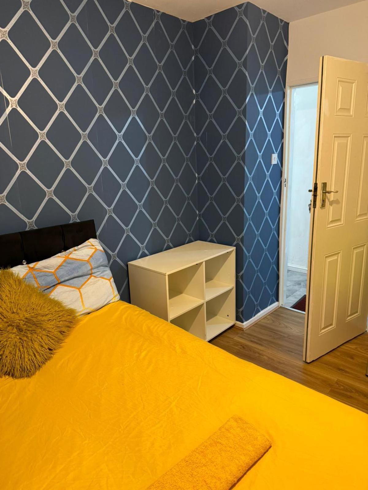 Gatwick Star Night Stay - Gatwick Кролі Екстер'єр фото