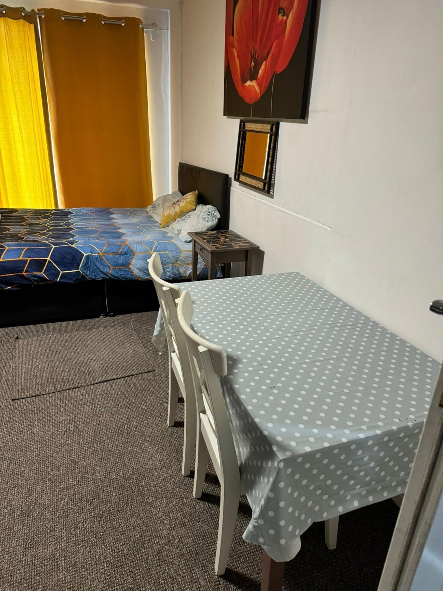 Gatwick Star Night Stay - Gatwick Кролі Екстер'єр фото